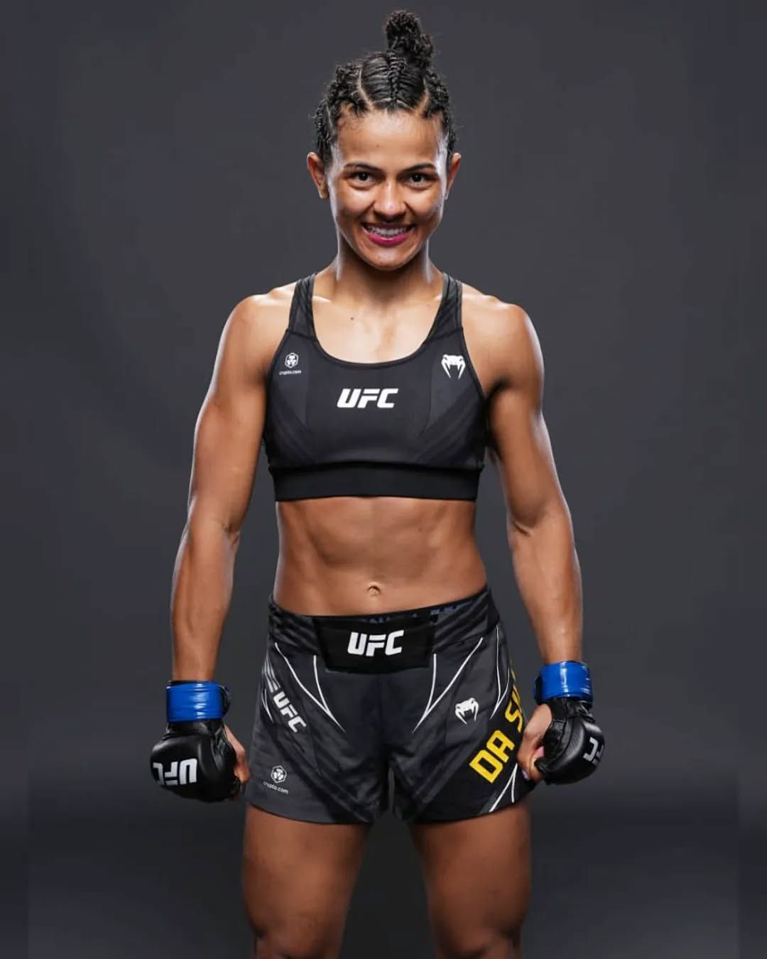 No topo do ranking, mineira explica por que decidiu enfrentar lenda do UFC em declínio