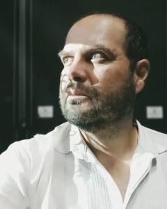 Ator colombiano Andrés Bejar