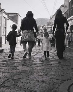 Junior Lima, a esposa Mônica Benini e os filhos, Otto e Lara