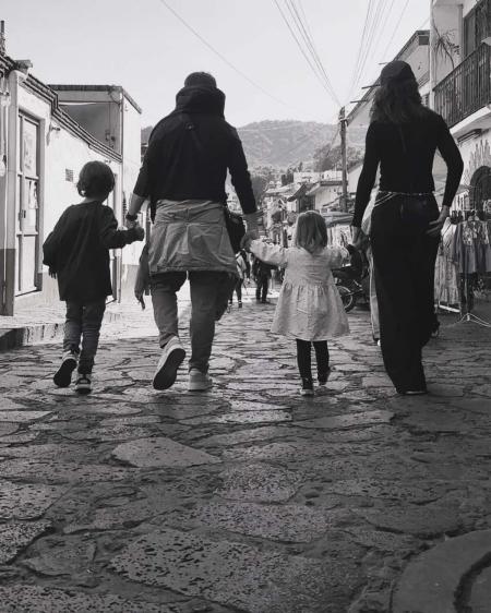 Junior Lima, a esposa Mônica Benini e os filhos, Otto e Lara