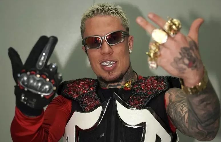 MC Daniel se apresenta no Rock in Rio com dentes de diamante e esmeralda