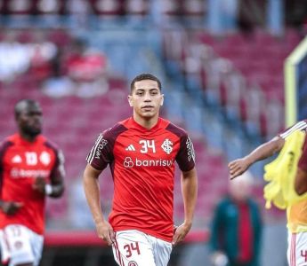 Gabriel Carvalho subiu para o profissional do Internacional em 2024