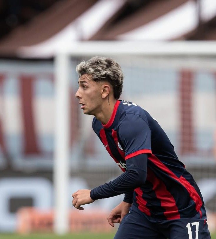 Na mira do Inter, volante argentino deve fechar com clube do exterior