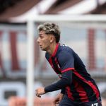 Na mira do Inter, volante argentino deve fechar com clube do exterior