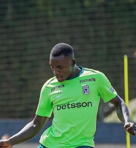 Kevin Viveros está no Atlético Nacional, da Colômbia
