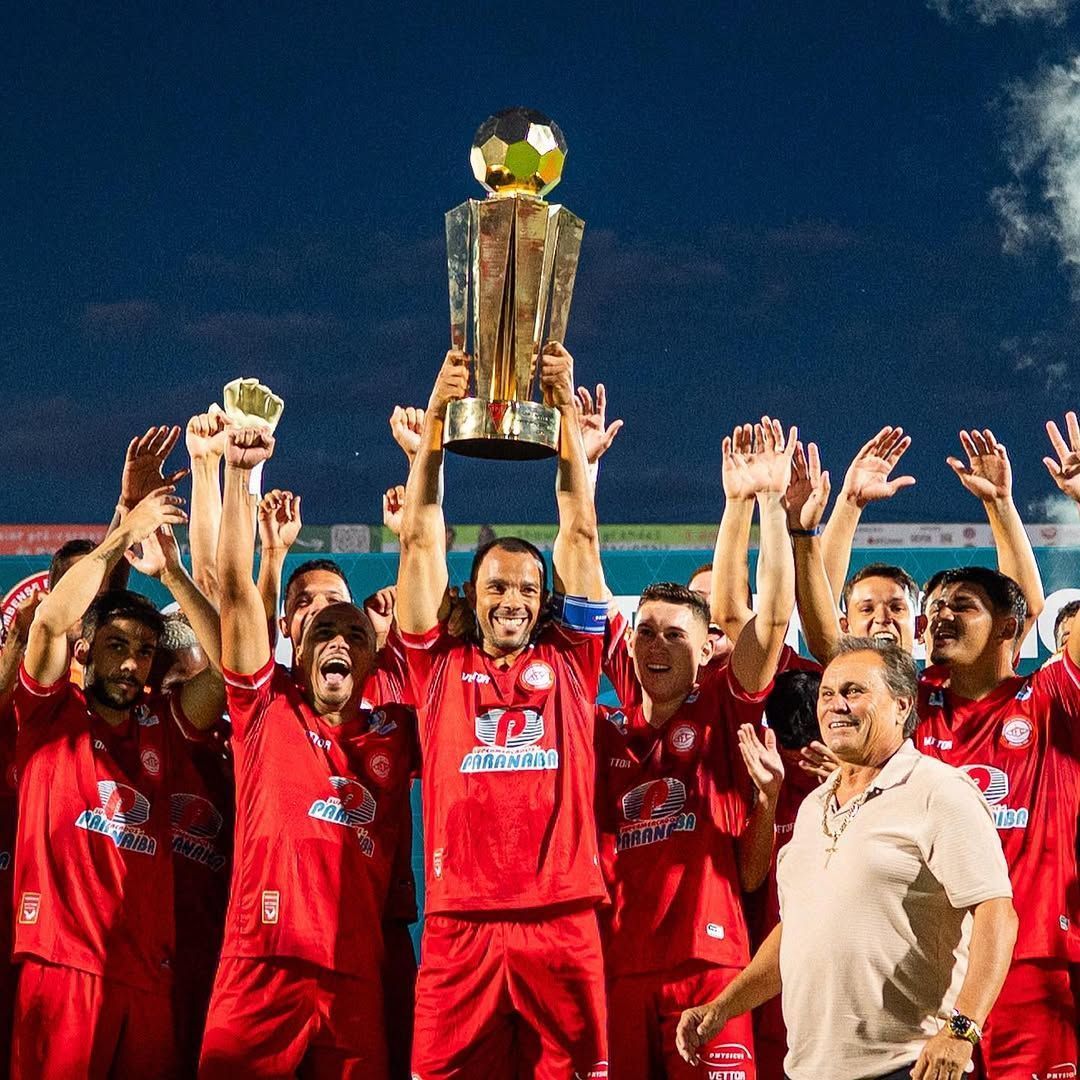 Antes de duelo com Atlético, Tombense recebe troféu de campeão mineiro do interior