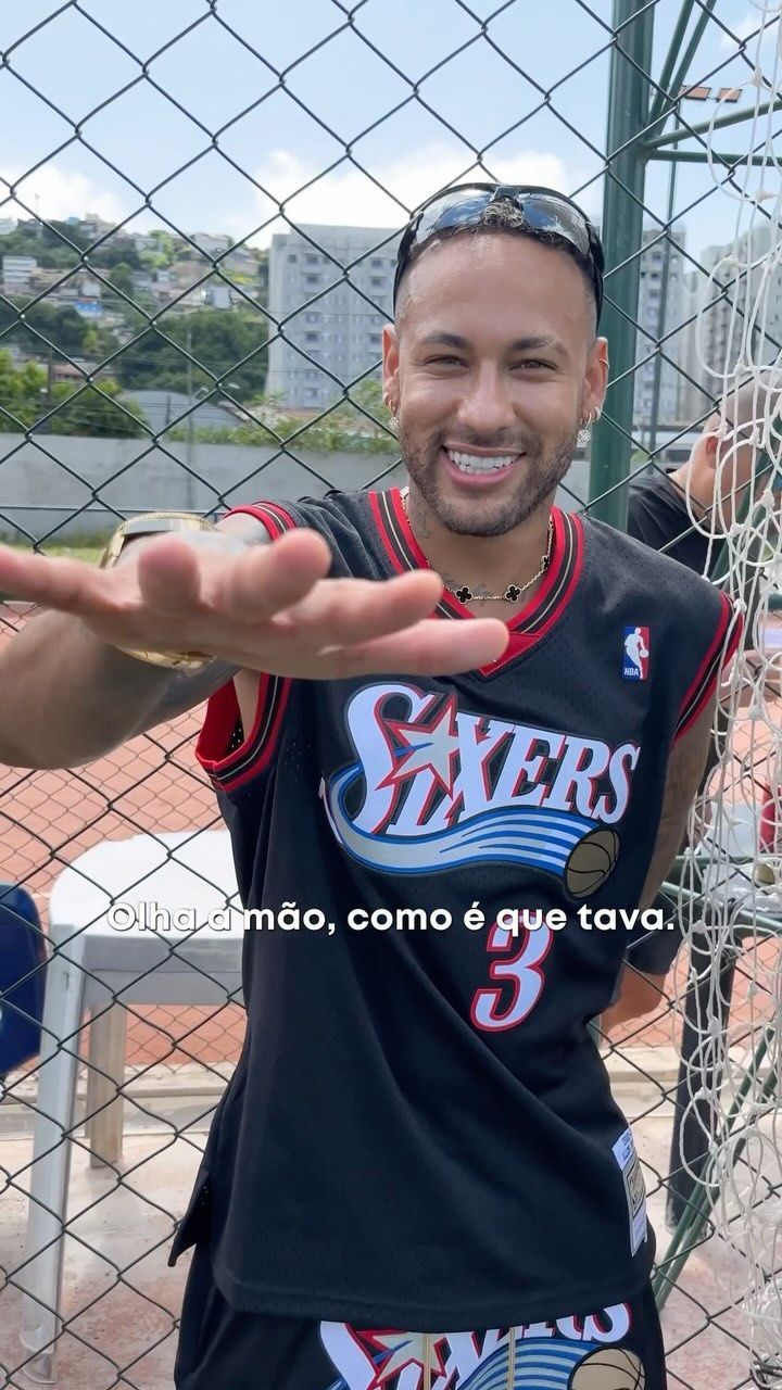 Em recuperação, Neymar vai a amistoso da Furia e bate pênalti do presidente; veja