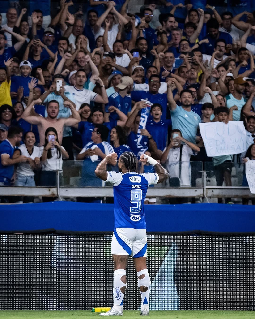 Gabigol brinca e comenta aposta com Pedrinho no Cruzeiro: 'É difícil, mas vou tentar'