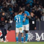 Com show de Lukaku, Napoli bate Milan na Serie A e se aproxima da liderança