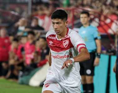 Alan Rodríguez é capitão do Argentinos Juniors e está no clube desde 2022