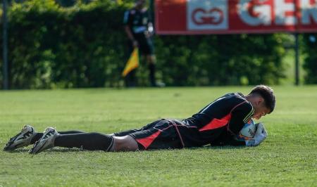 Henrique Menke, 18 anos, titular da equipe Sub-20 do Internacional