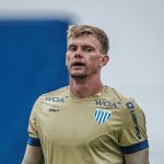 Goleiro Douglas Friedrich deixa Avaí após dois anos