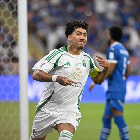 Roberto Firmino em ação pelo Al Ahli na Liga dos Campeões da Ásia