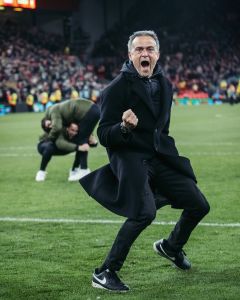Luis Enrique, do PSG, celebra conquista de vitória pela Champions League