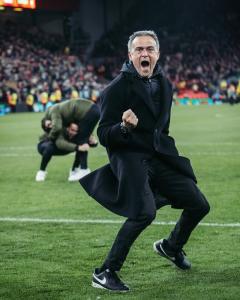 Luis Enrique, do PSG, celebra conquista de vitória pela Champions League