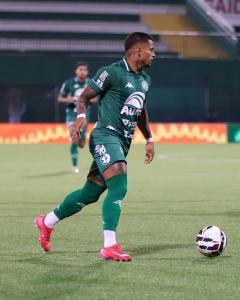 Maílton em ação pela Chapecoense na Série B do Campeonato Brasileiro