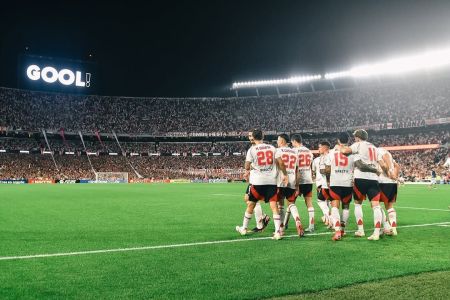 Jogadores do River Plate em partida pela Libertadores