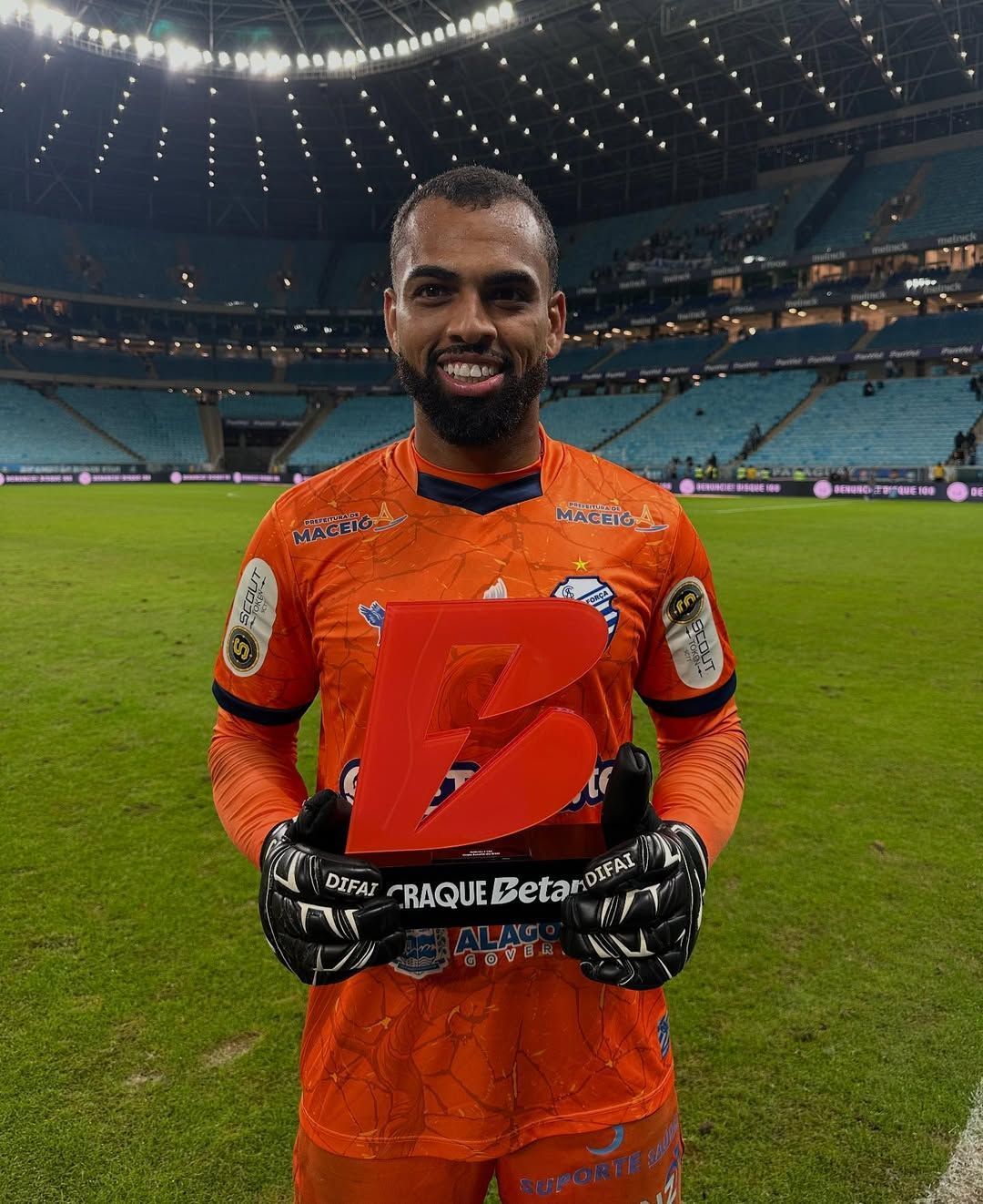 Goleiro do CSA revela ‘presságio’ e ‘bicho’ após eliminar o Grêmio na Copa do Brasil