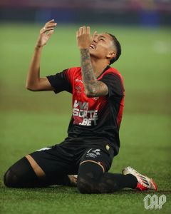 Jogadores do Athletico-PR após partida pela Copa do Brasil