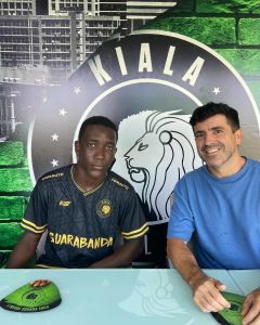 Hêrnani, novo reforço do Atlético, ao lado do empresário José Cardoso