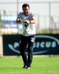 Alberto Valentim em ação pela Ponte Preta