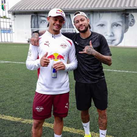 Xavi Simons e Neymar no Instituto Neymar Jr. em Praia Grande-SP