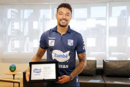Maique Reis recebeu homenagem do Itambé Minas