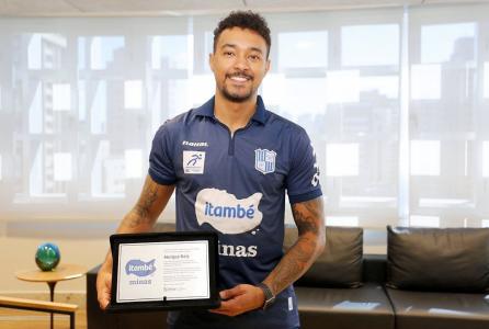 Maique Reis recebeu homenagem do Itambé Minas