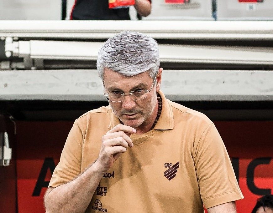 Pelo Athletico-PR, Odair busca melhorar retrospecto em clássicos; veja números