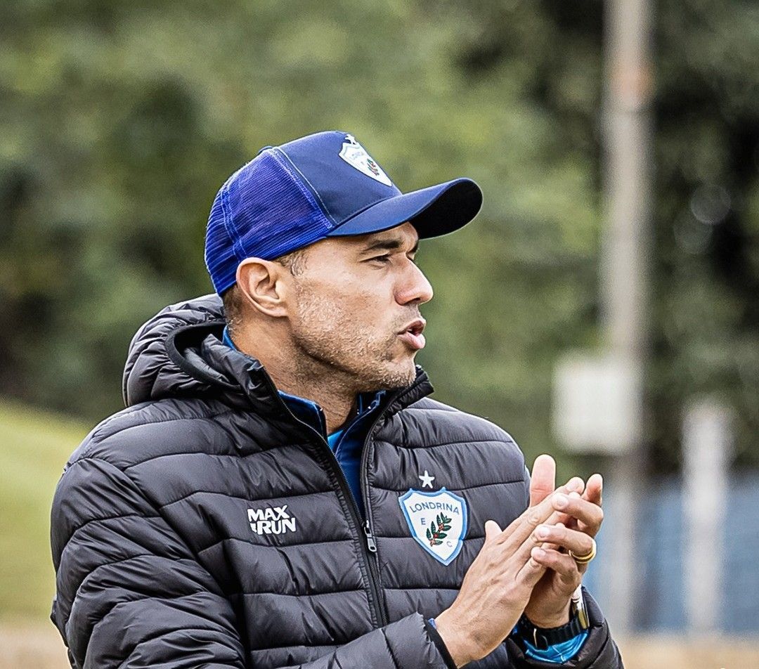 Atacante deixa Londrina, e Roger Silva lamenta: 'A gente perde muito'
