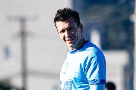 Eduardo Brock, zagueiro do Avaí, retorna de suspensão contra o Criciúma
