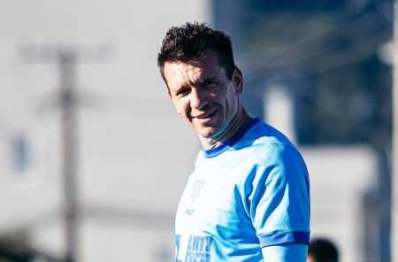 Eduardo Brock, zagueiro do Avaí, retorna de suspensão contra o Criciúma