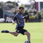 Meia do Criciúma volta de lesão e reforça equipe para enfrentar o Avaí