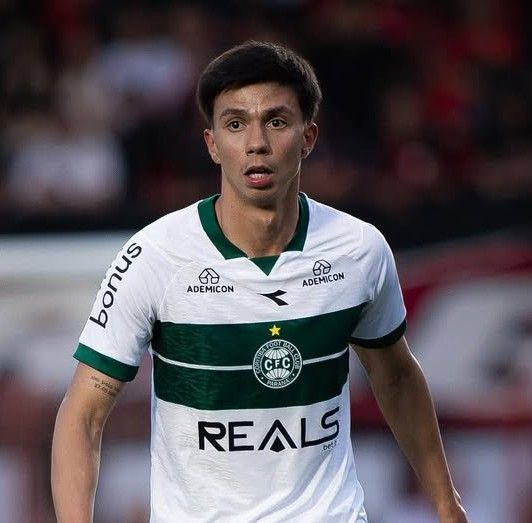 Por que João Almeida perdeu espaço no Coritiba? Mozart Santos explica