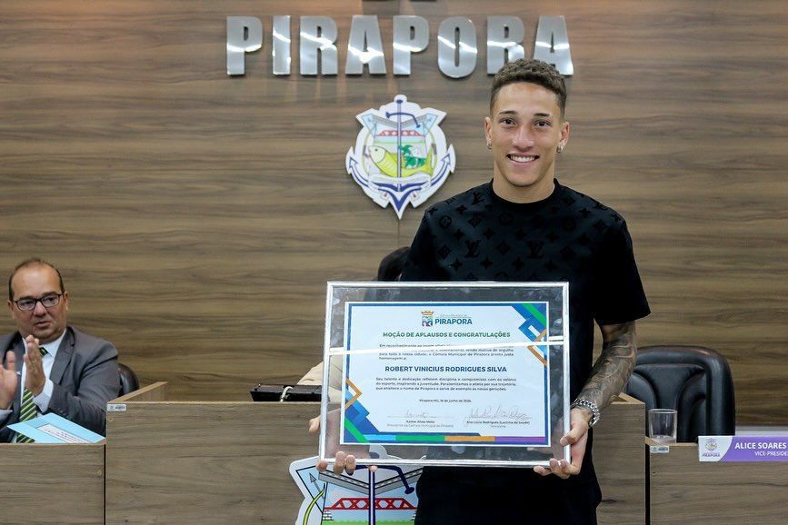 ‘Cria’ do Cruzeiro reage após ser homenageado por cidade mineira onde nasceu