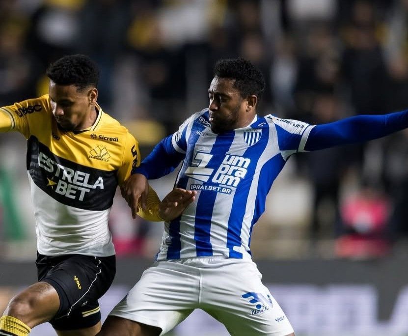 Titular do Avaí volta a desfalcar equipe na Série B; entenda