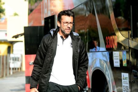 Alberto Valentim, agora ex-técnico da Ponte Preta