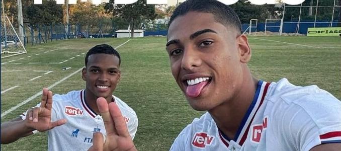 Jogadores do Fortaleza comemoram vitória na Arena Vera Cruz, em Betim