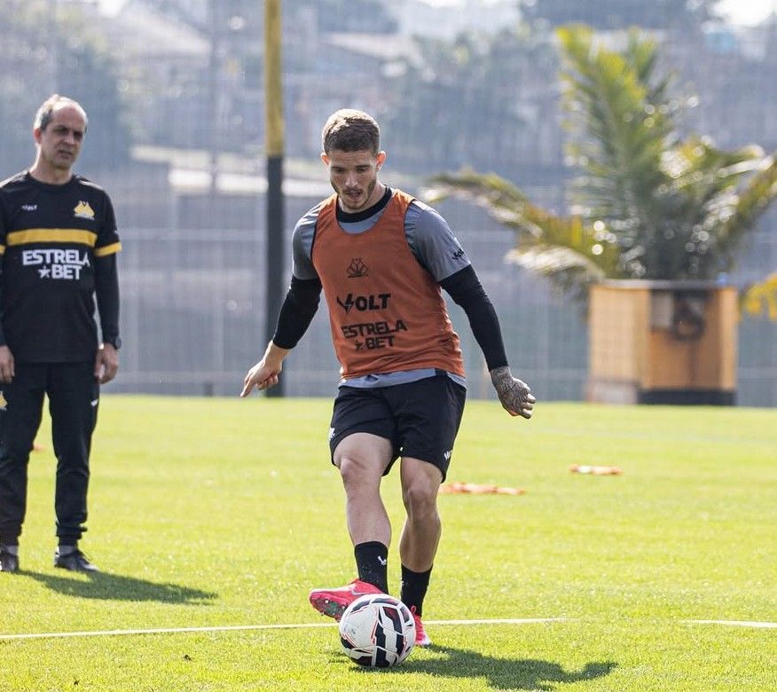 Eduardo Baptista indica mudanças no time titular do Criciúma contra Atlético-GO
