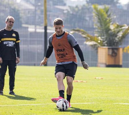 Léo Naldi pode aparecer entre os titulares do Criciúma contra o Atlético-GO