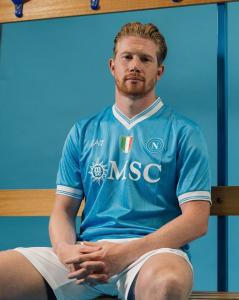 Kevin De Bruyne com a camisa do Napoli-ITA