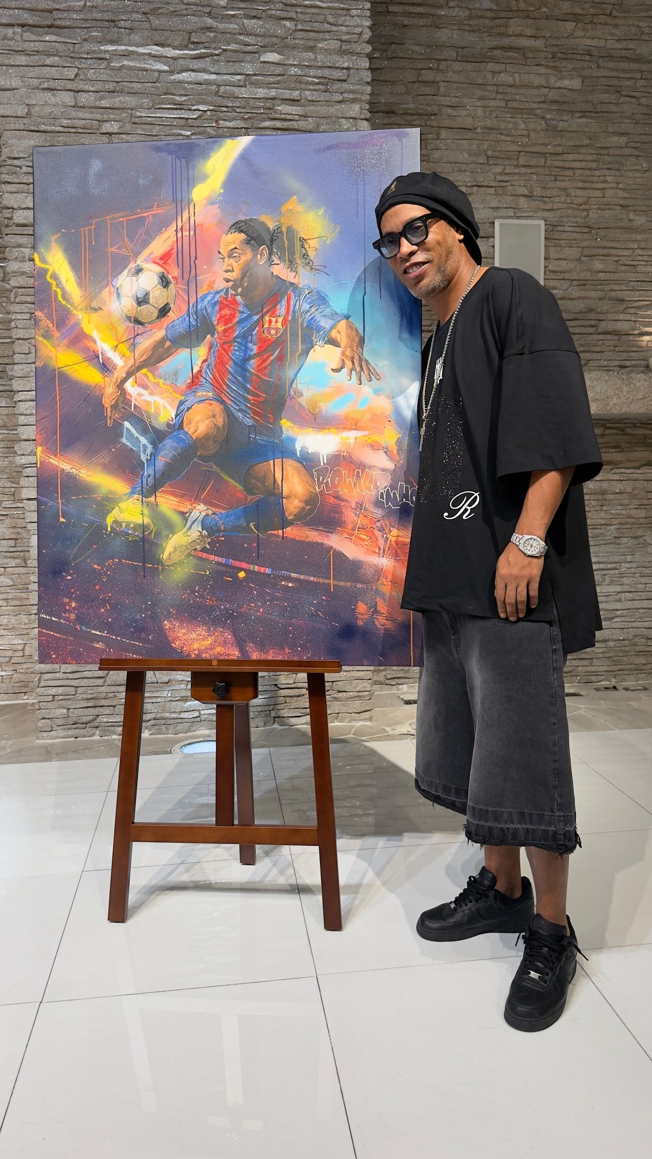 Ronaldinho Gaúcho é homenageado com exposição de arte no Japão; veja quadros