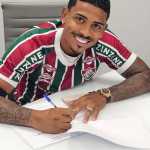 Após retornar do México, John Kennedy renova com o Fluminense