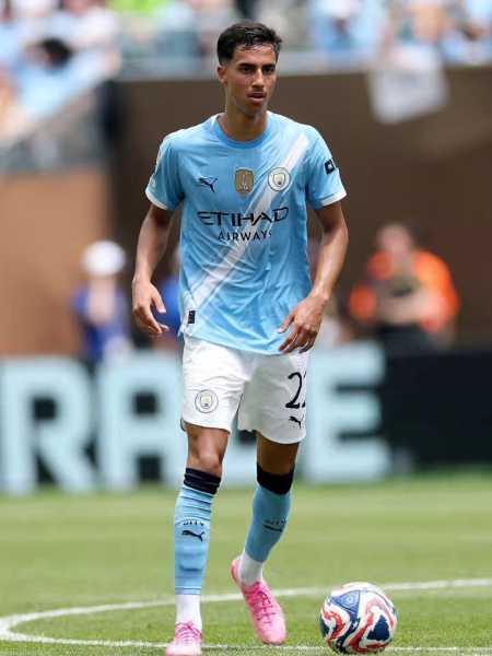 Vitor Reis, ex-Palmeiras, em ação pelo Manchester City no Mundial de Clubes da Fifa