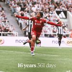 Quem é Rio Ngumoha, inglês que decidiu jogo e se tornou o mais jovem a marcar pelo Liverpool