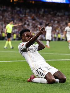 Vini Jr comemora gol pelo Real Madrid diante do Mallorca, neste sábado (30)