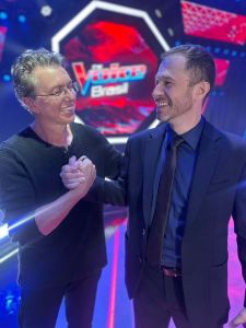 Boninho e Tiago Leifert celebram parceria no The Voice Brasil no SBT