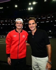 João Fonseca e Roger Federer se encontram pela primeira vez, nos Estados Unidos