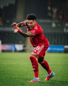 Igor Jesus faz a tradicional comemoração pela primeira vez na Inglaterra