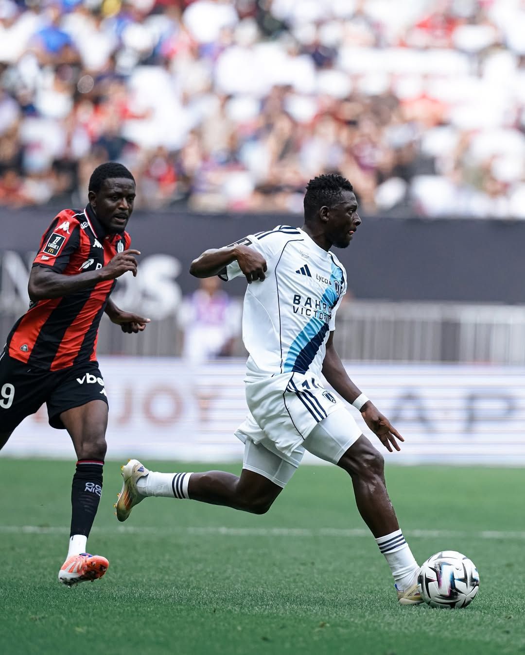 Ligue 1: após cantos homofóbicos, árbitro paralisa jogo e gol de empate 'pune' mandante